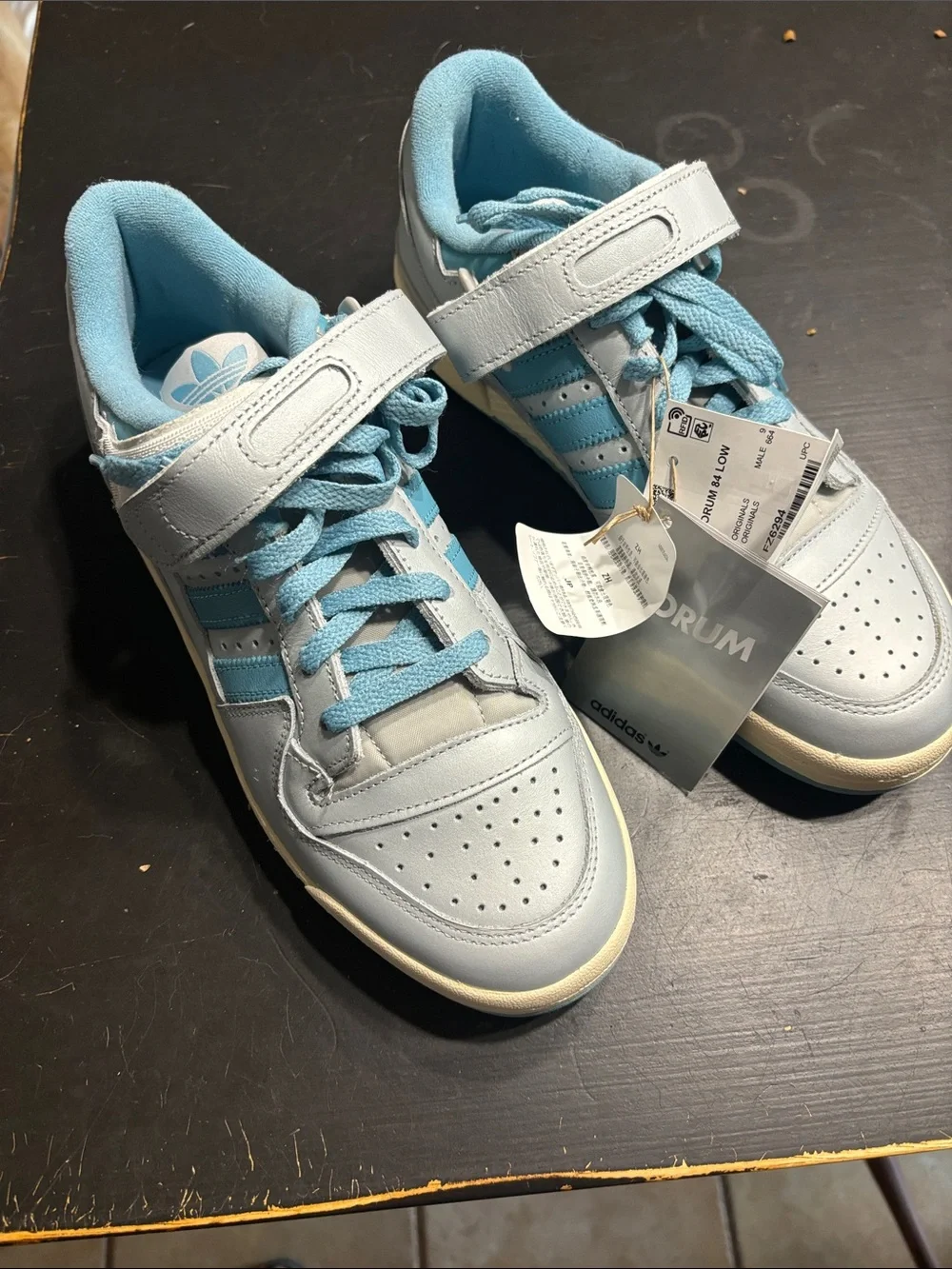 adidas forum 84 Light Blue & silver Low-Top Sneakers with Strap
